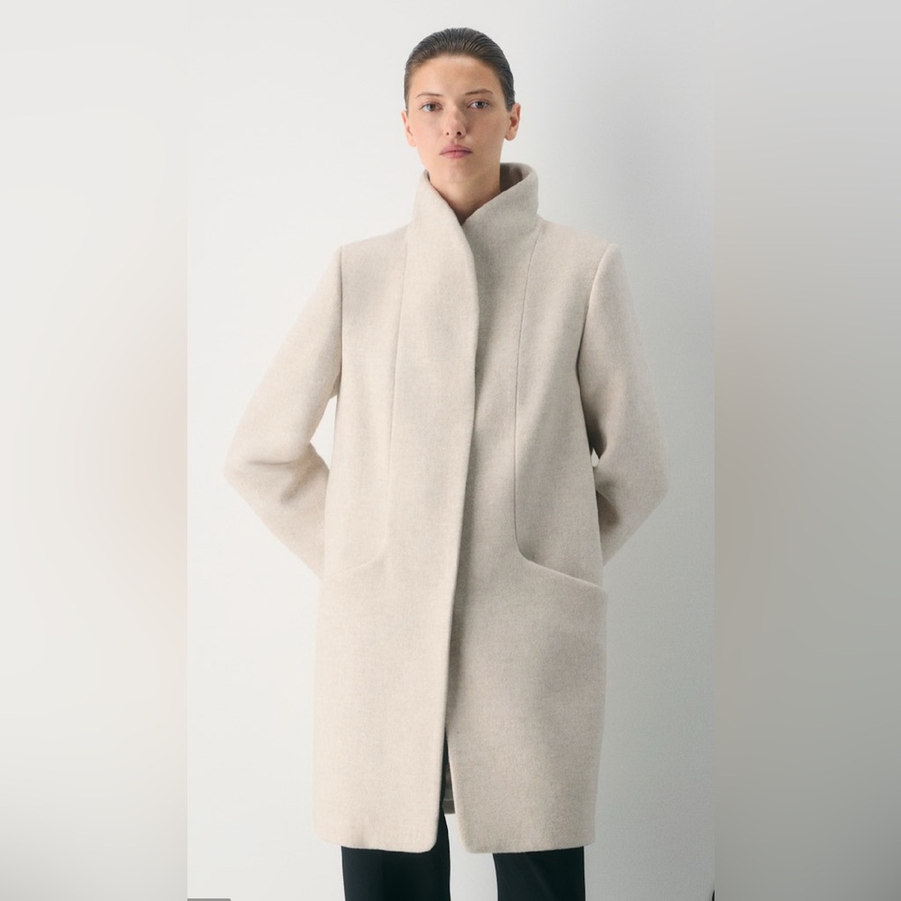 EUC Aritzia Wilfred Cocoon Coat Cashmere and Wool Size Small Cream Color